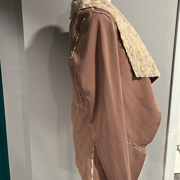 Women's blush Jacket with Cream blush faux Fur Collar - Picture 4 of 8